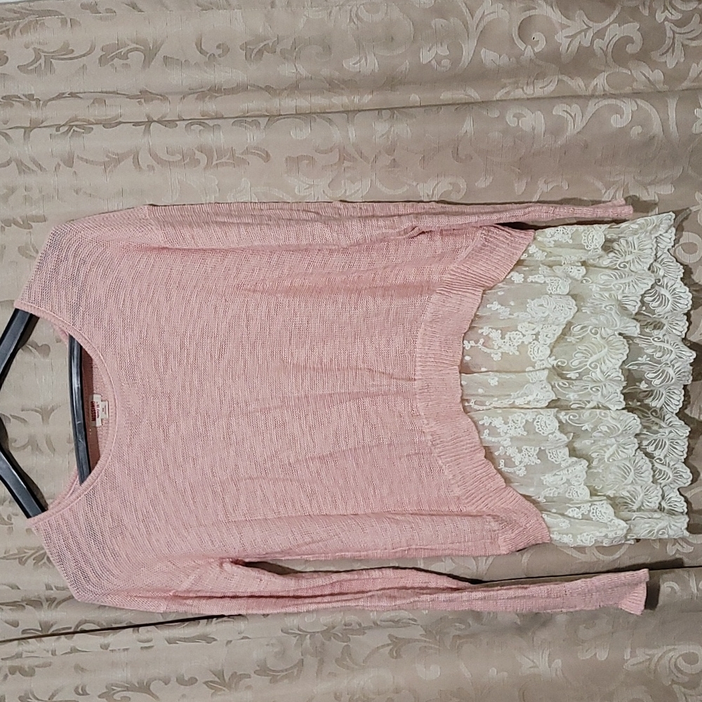 Long sleeved light sweater